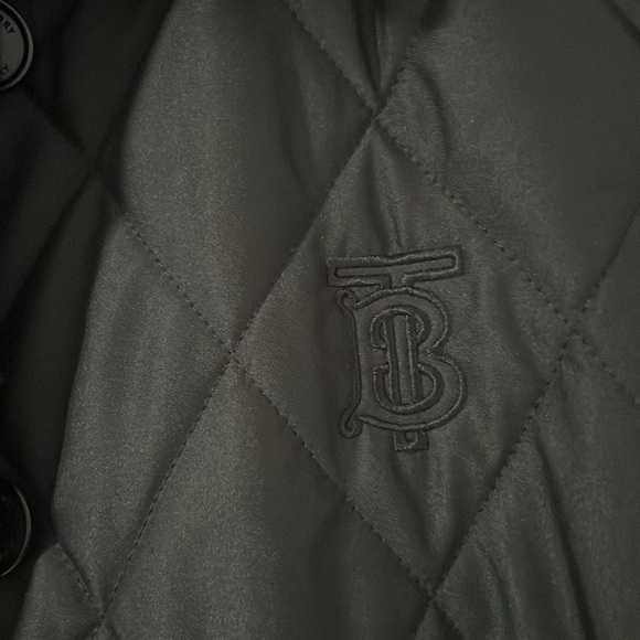 Burberry Women’s quilted Jacket - Picture 4 of 11
